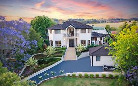 Aussie Escape Poolside Comfort And Relaxation