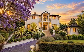 Aussie Escape Poolside Comfort And Relaxation